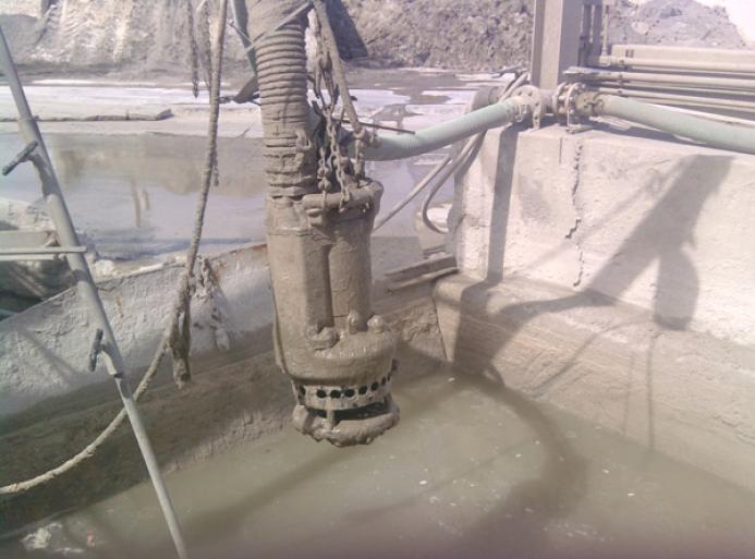 A dewatering pump in a slurry pit